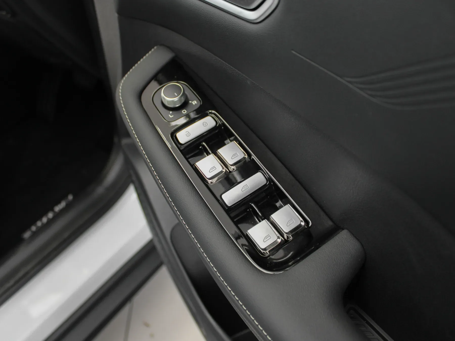 2026 Geely Coolray Vanguard - Image 6